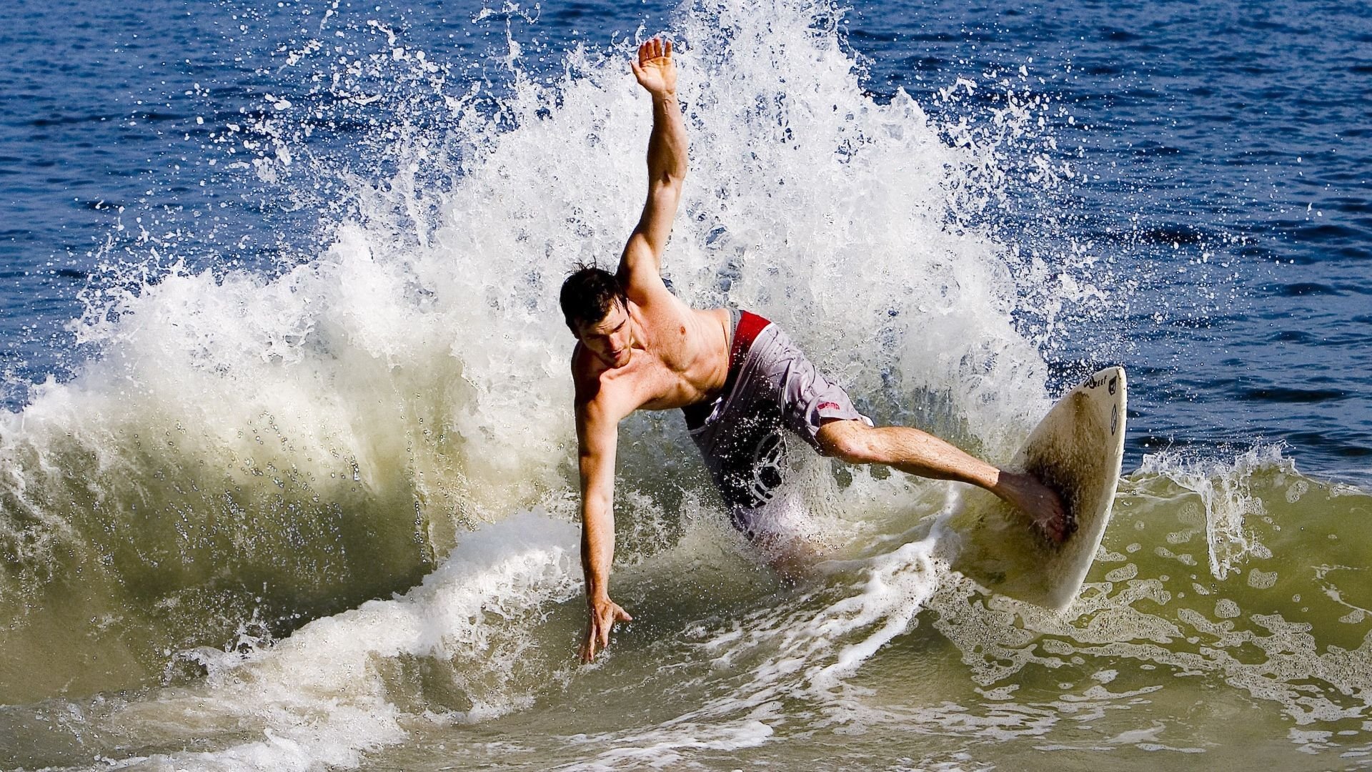 乐鱼体育-球队加强反击训练提升速度与精度争取打出更高效率快攻节奏，足球打反击用什么阵型