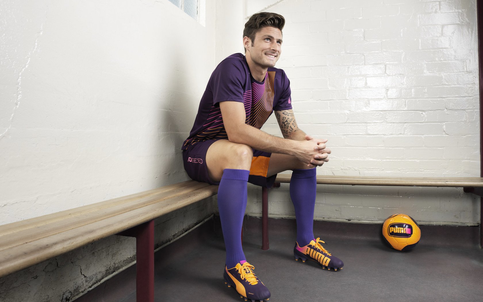 马刺新秀在对抗训练中完成高难度突破，马刺2021年新秀